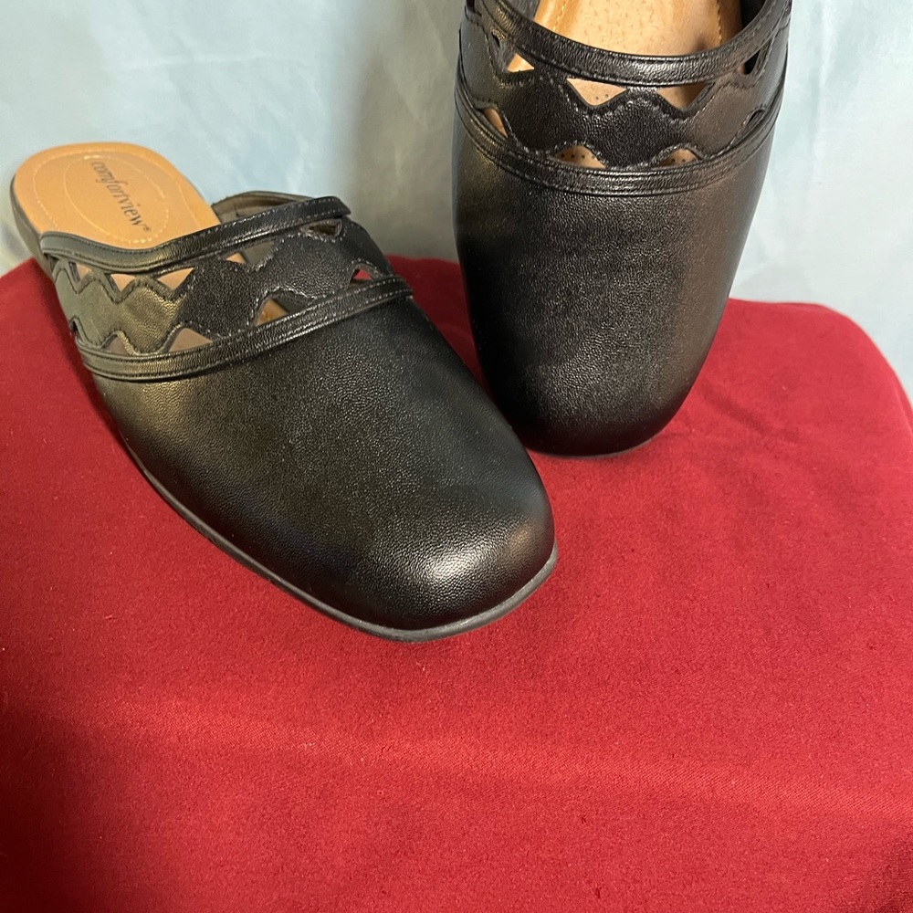 Woman’s Black shoes  size 8 M